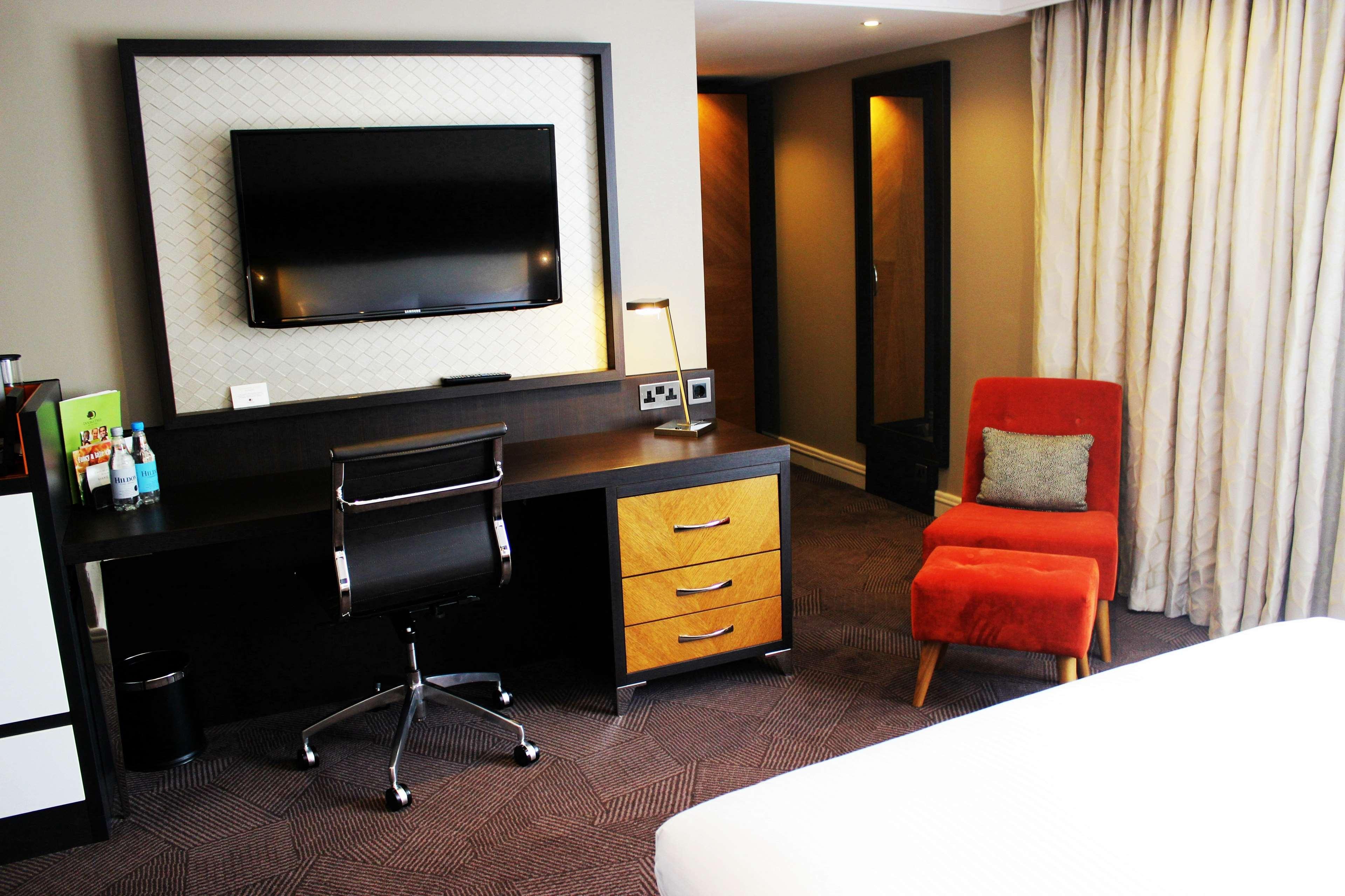 Готель Doubletree By Hilton London Ealing Екстер'єр фото
