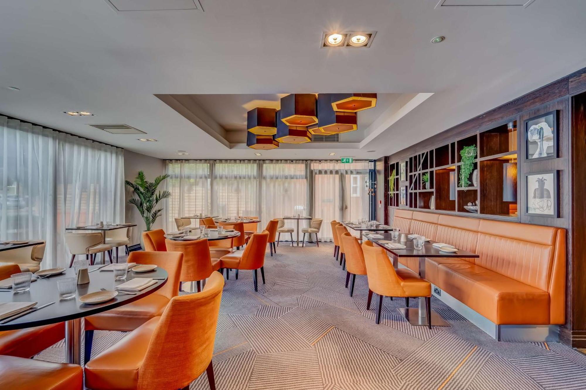 Готель Doubletree By Hilton London Ealing Екстер'єр фото