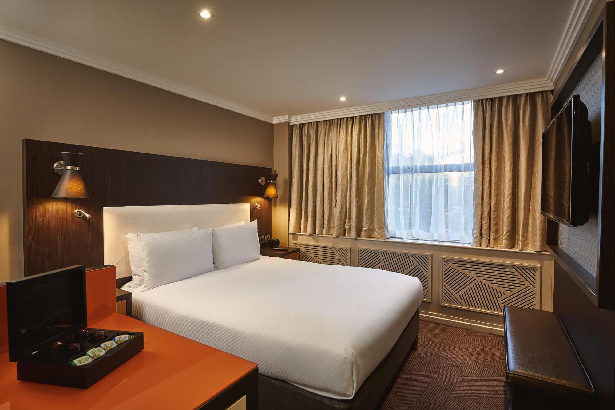 Готель Doubletree By Hilton London Ealing Екстер'єр фото
