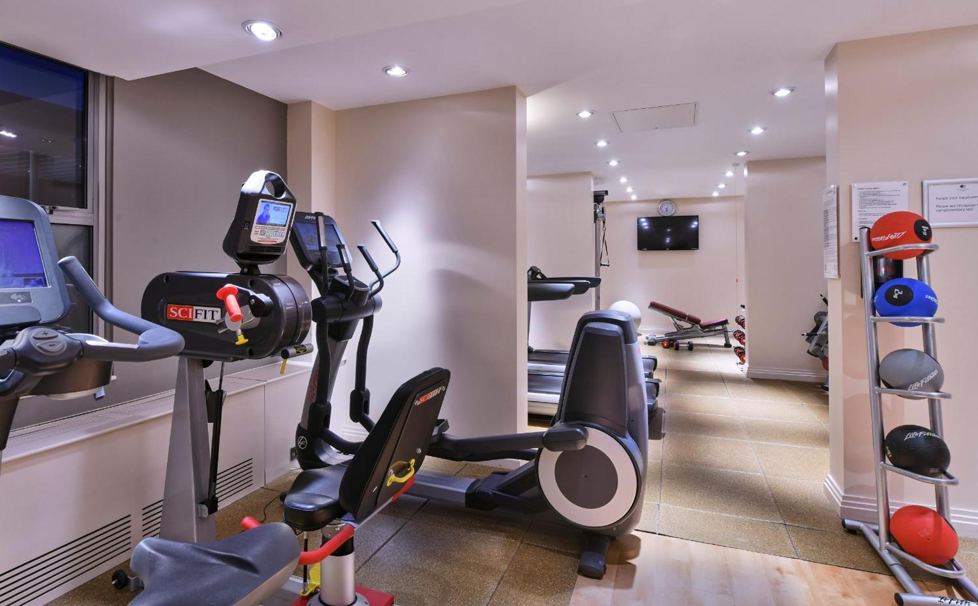 Готель Doubletree By Hilton London Ealing Екстер'єр фото