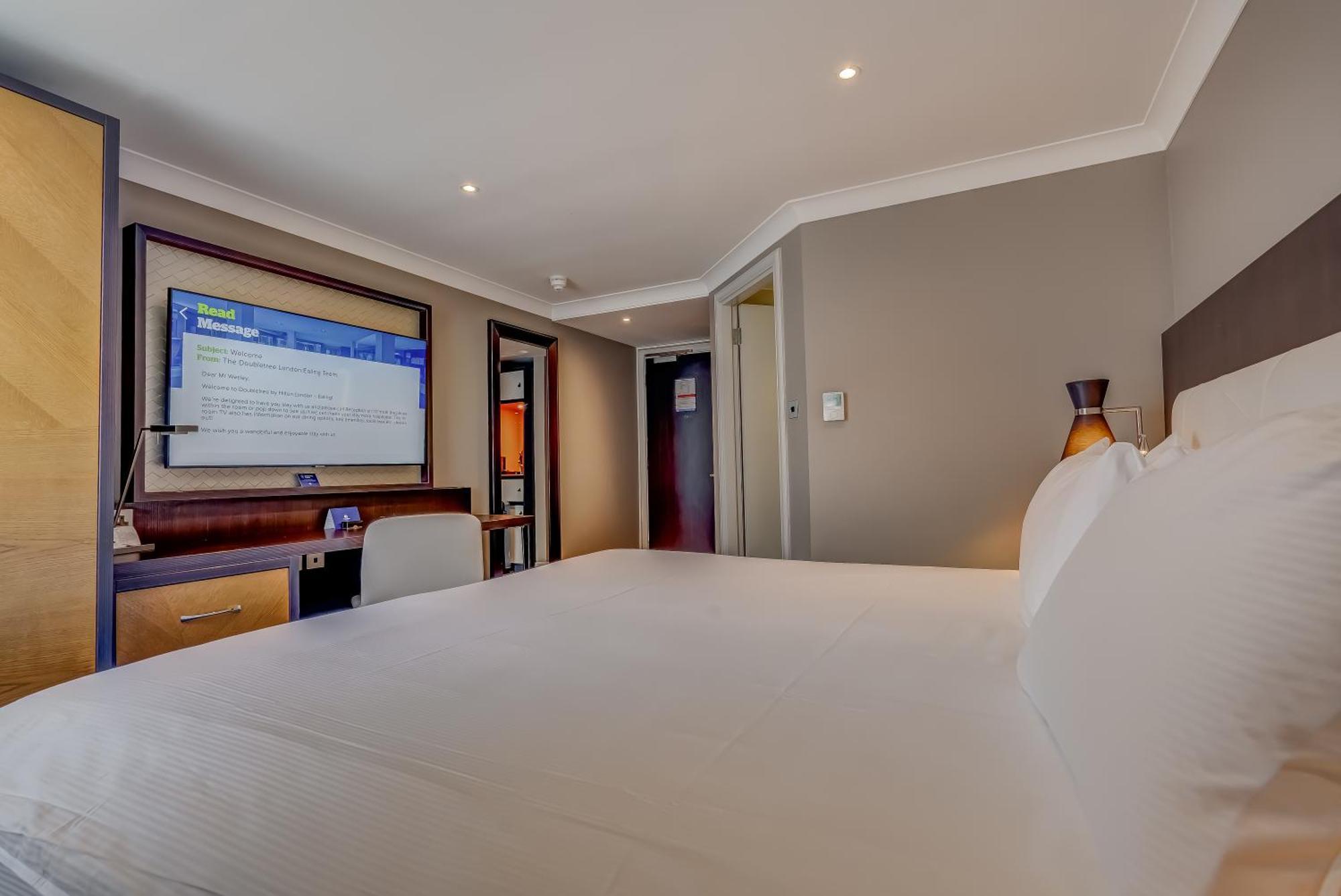 Готель Doubletree By Hilton London Ealing Екстер'єр фото