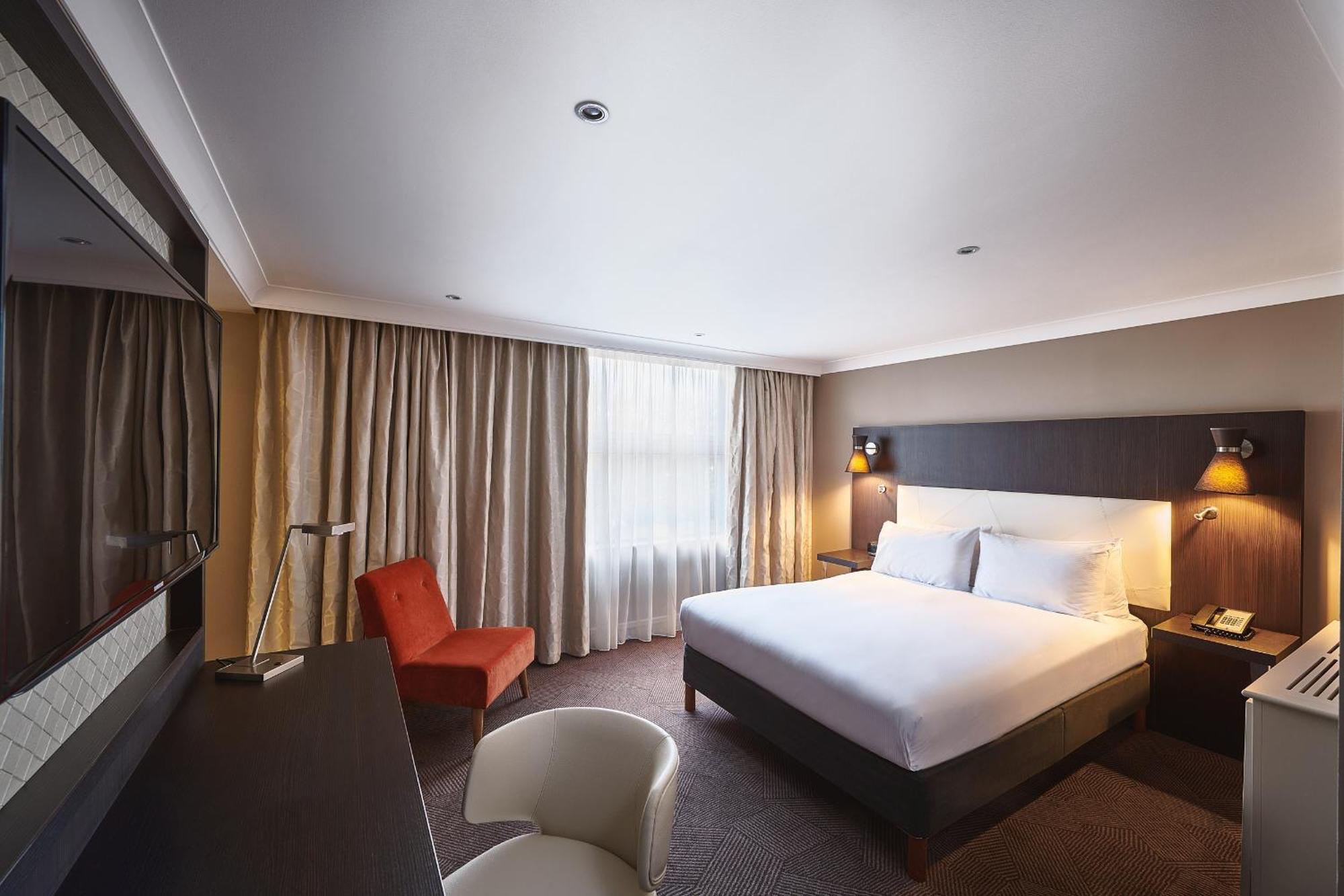 Готель Doubletree By Hilton London Ealing Екстер'єр фото