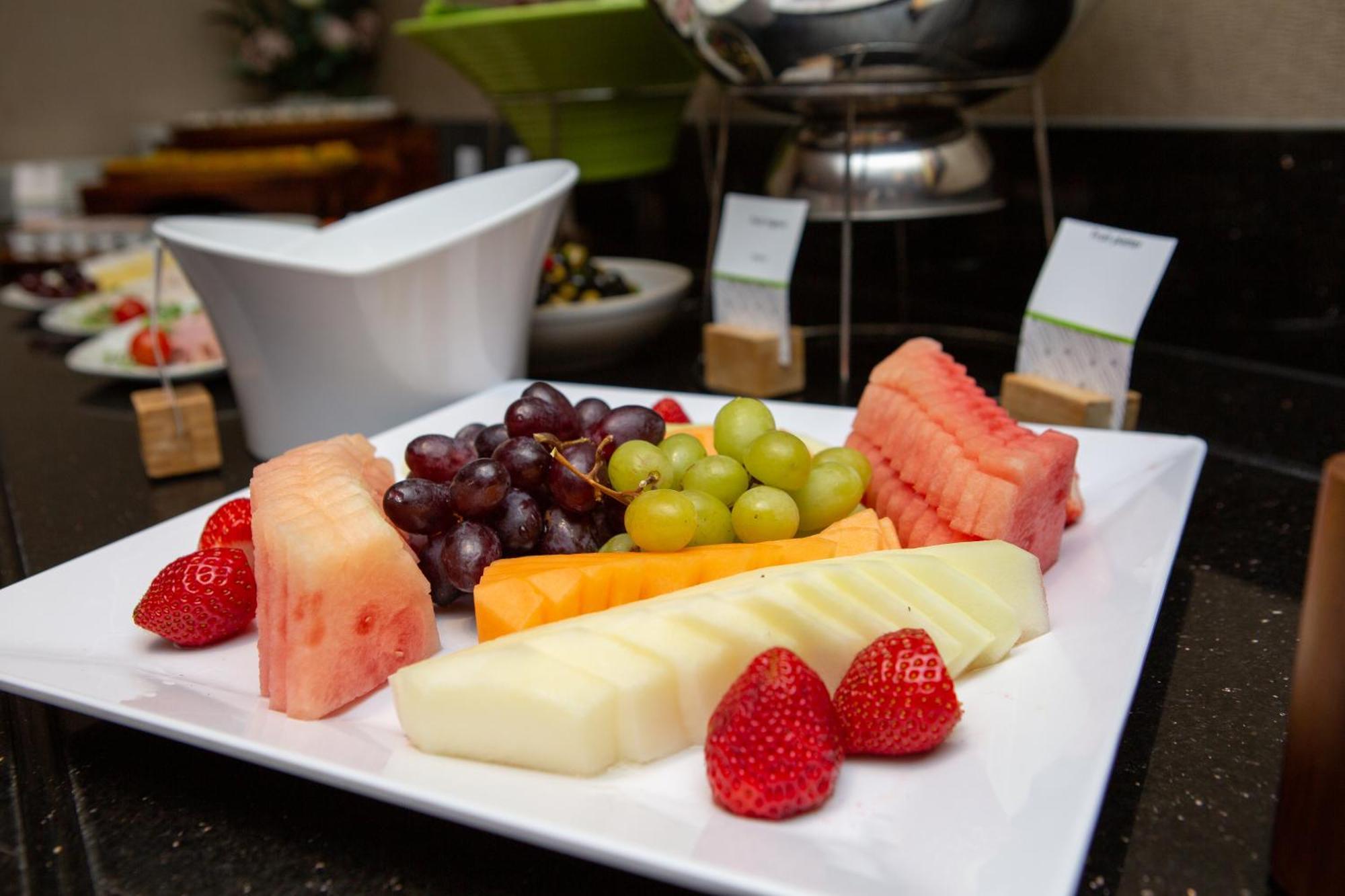 Готель Doubletree By Hilton London Ealing Екстер'єр фото