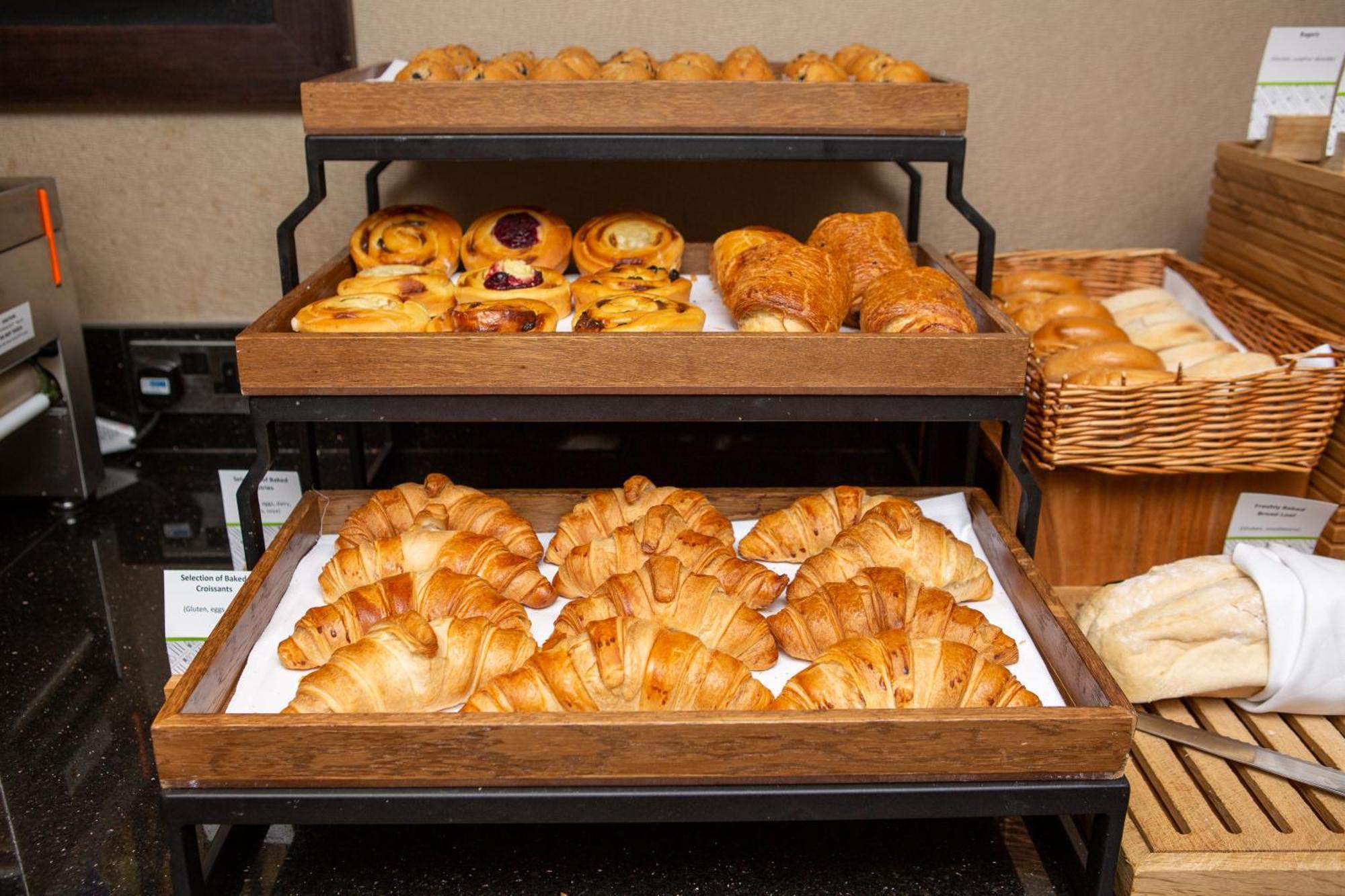 Готель Doubletree By Hilton London Ealing Екстер'єр фото
