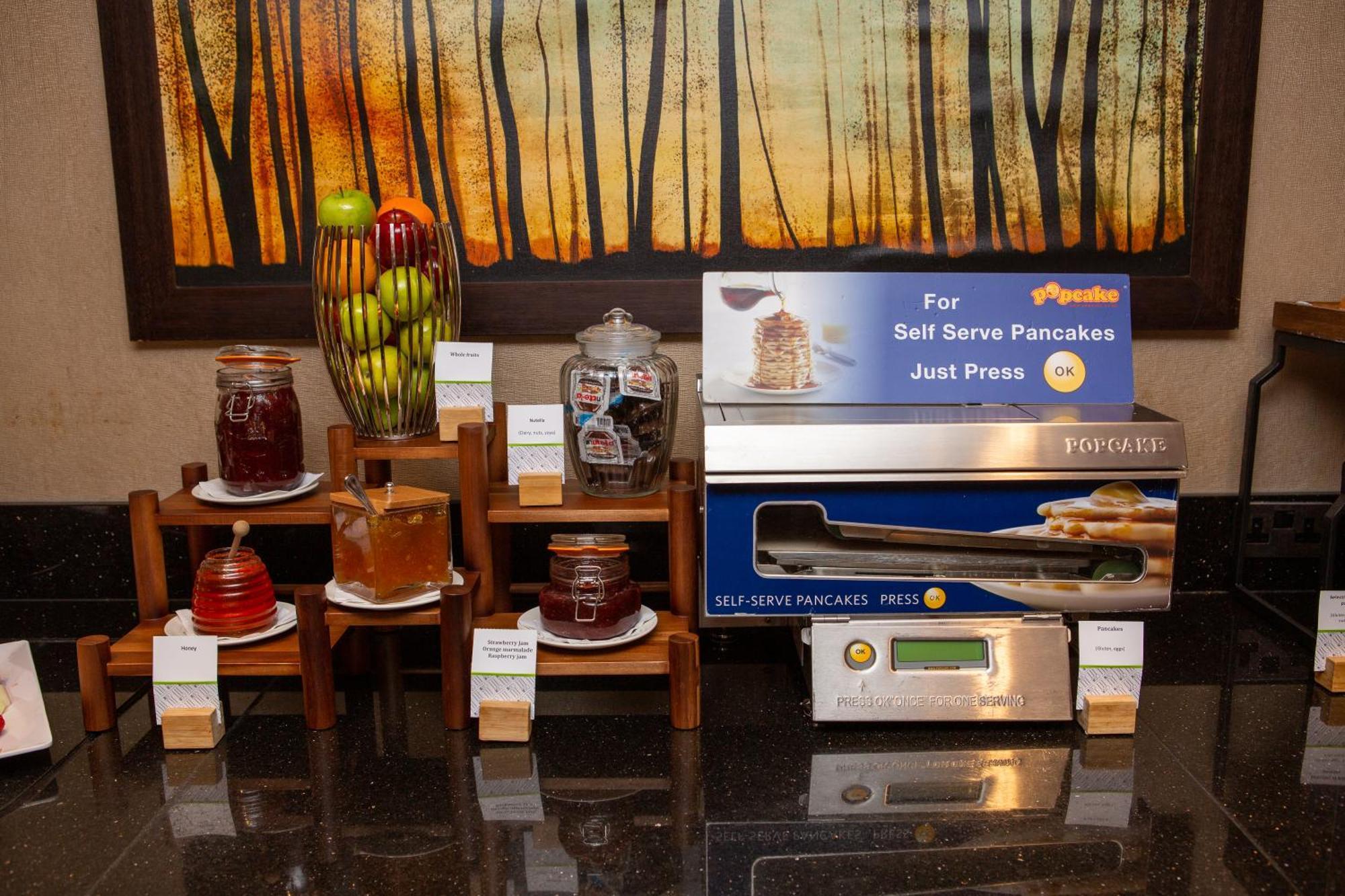 Готель Doubletree By Hilton London Ealing Екстер'єр фото