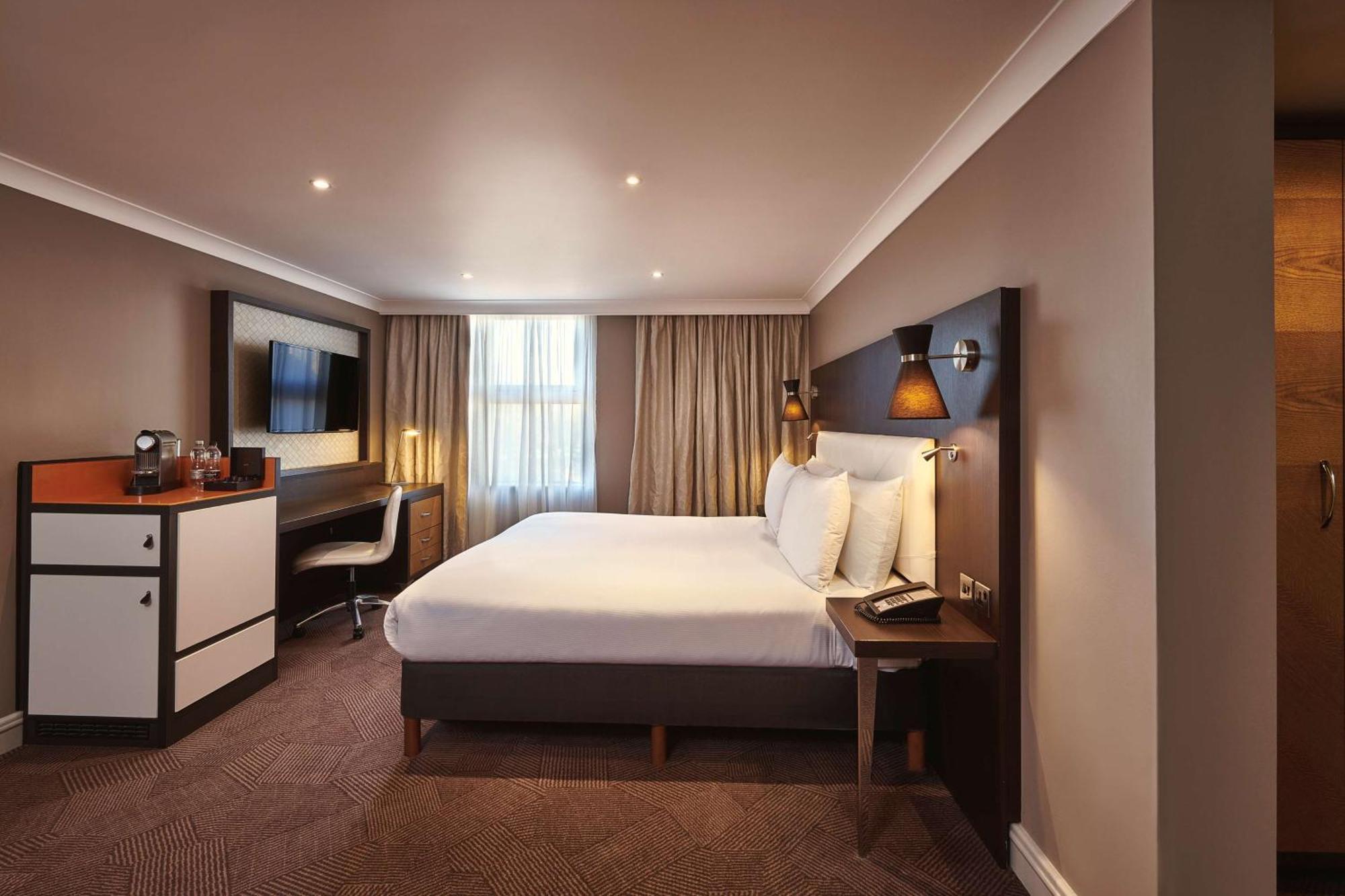 Готель Doubletree By Hilton London Ealing Екстер'єр фото