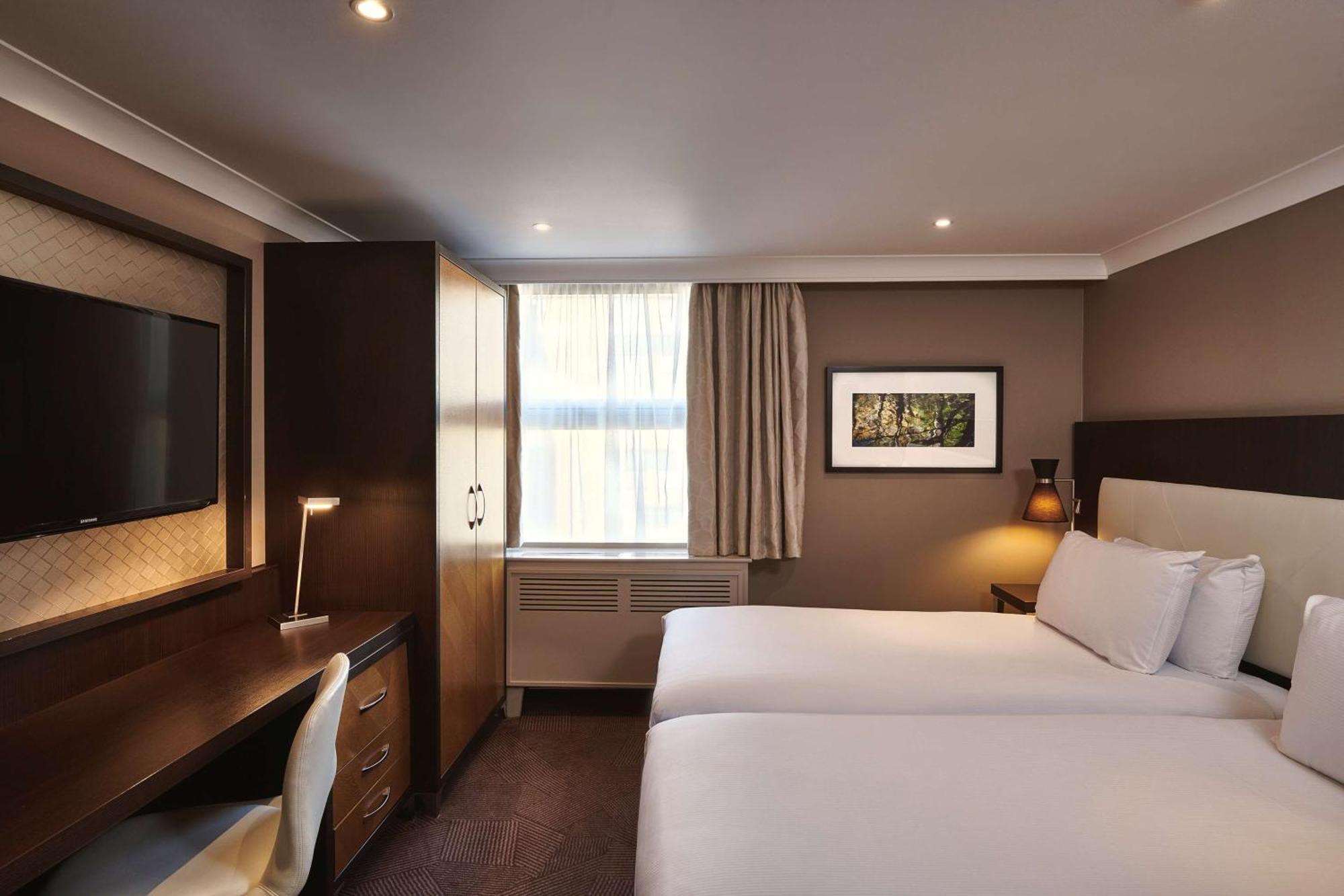 Готель Doubletree By Hilton London Ealing Екстер'єр фото