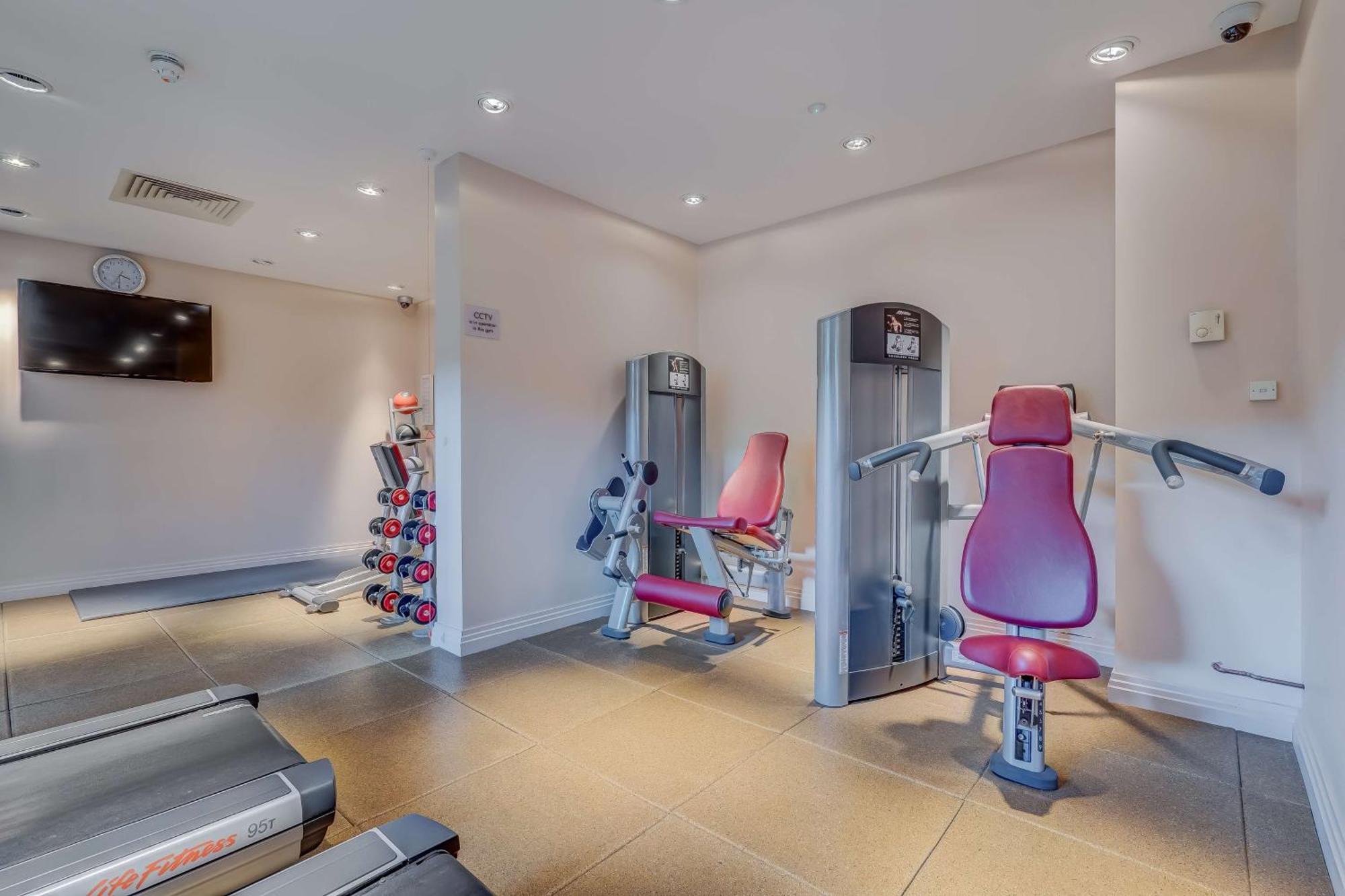 Готель Doubletree By Hilton London Ealing Екстер'єр фото