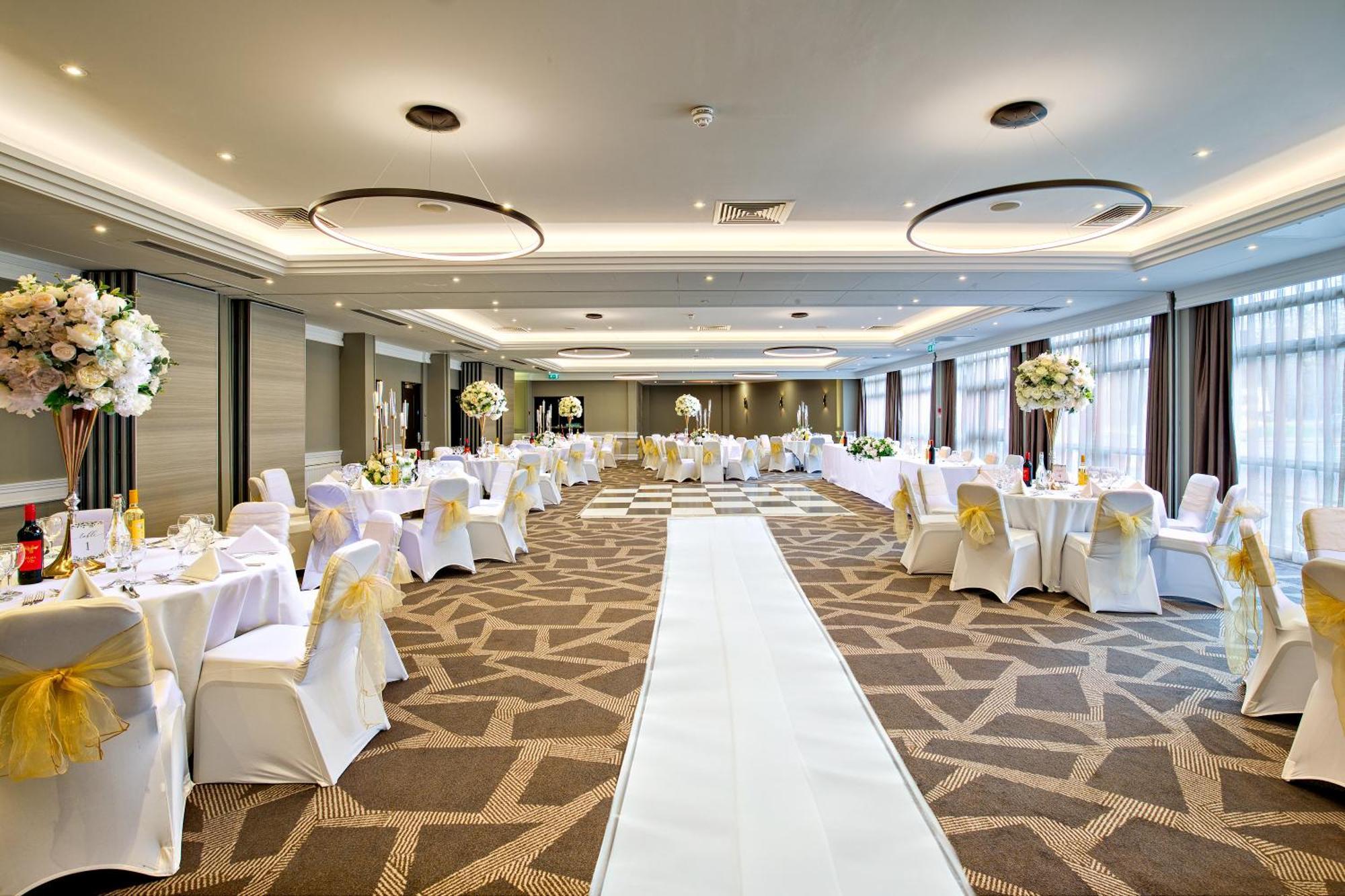 Готель Doubletree By Hilton London Ealing Екстер'єр фото