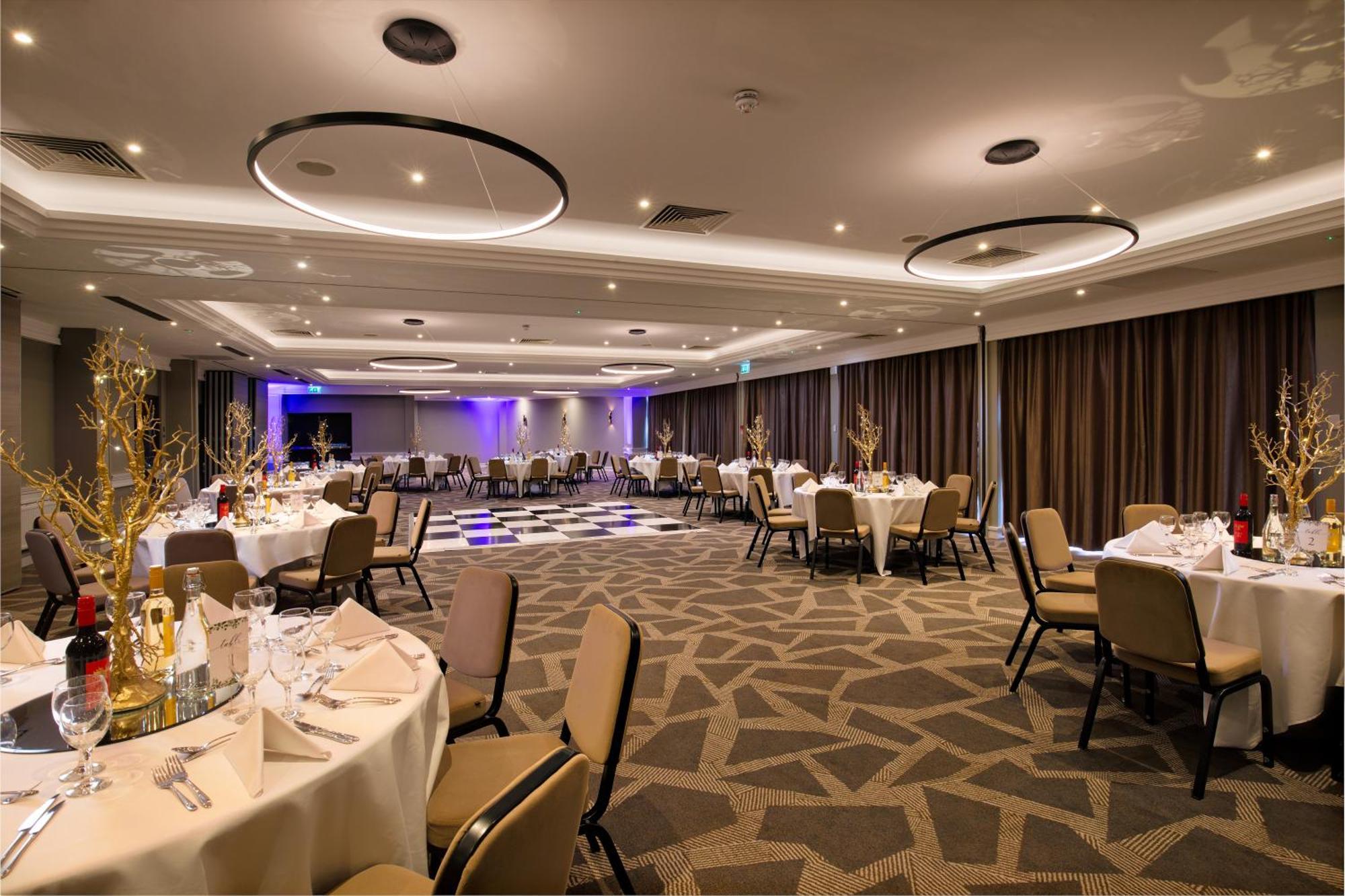 Готель Doubletree By Hilton London Ealing Екстер'єр фото