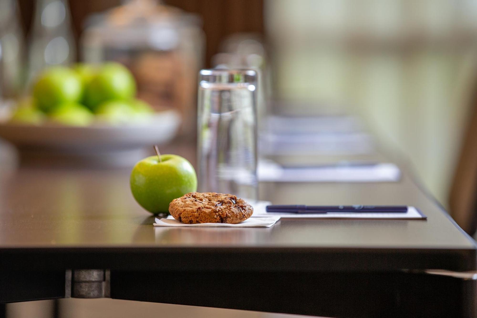 Готель Doubletree By Hilton London Ealing Екстер'єр фото