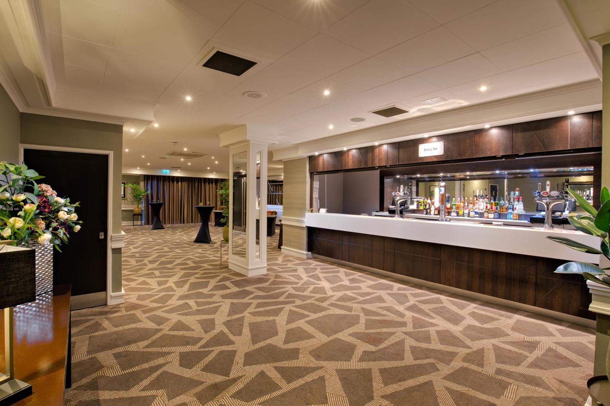 Готель Doubletree By Hilton London Ealing Екстер'єр фото