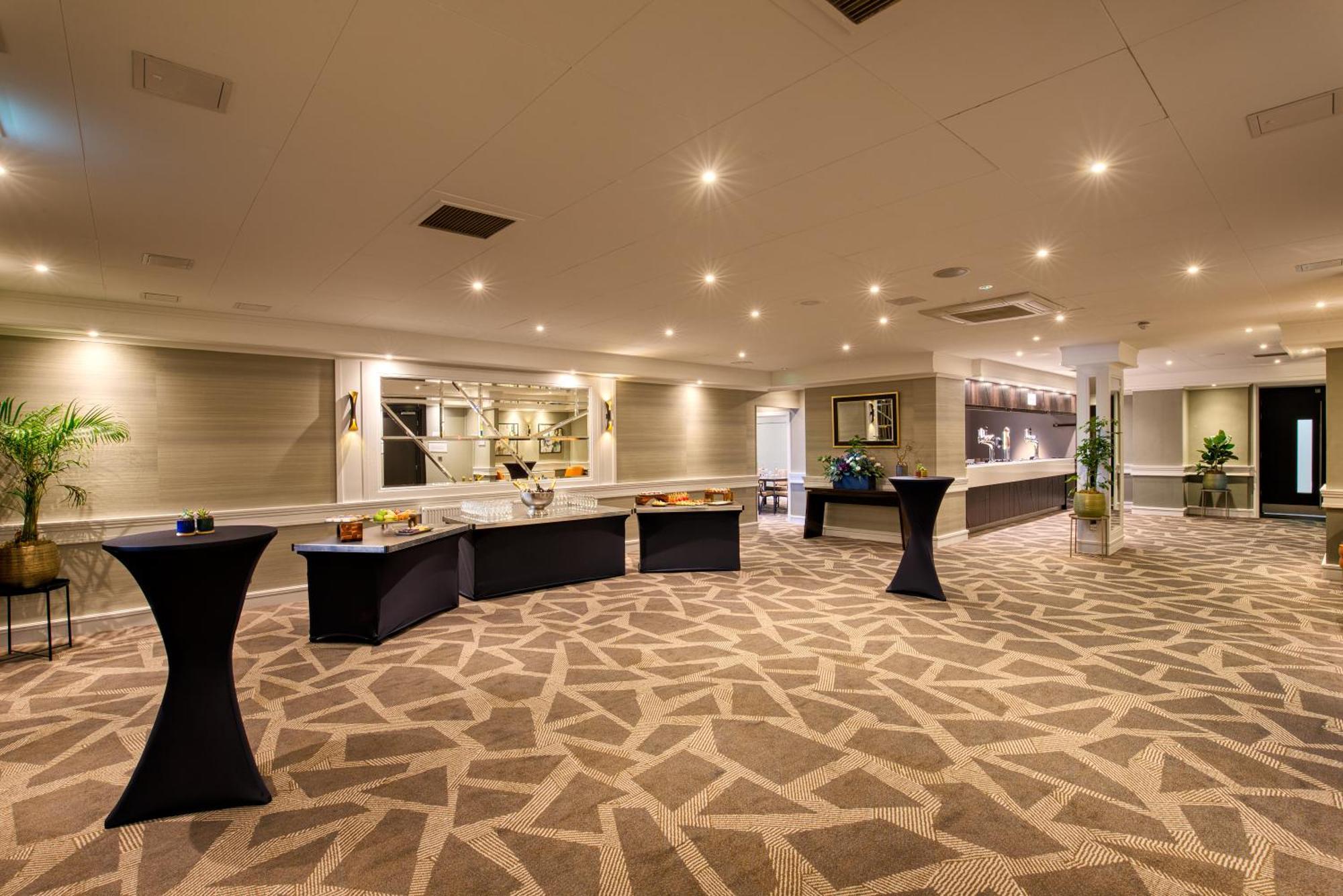 Готель Doubletree By Hilton London Ealing Екстер'єр фото