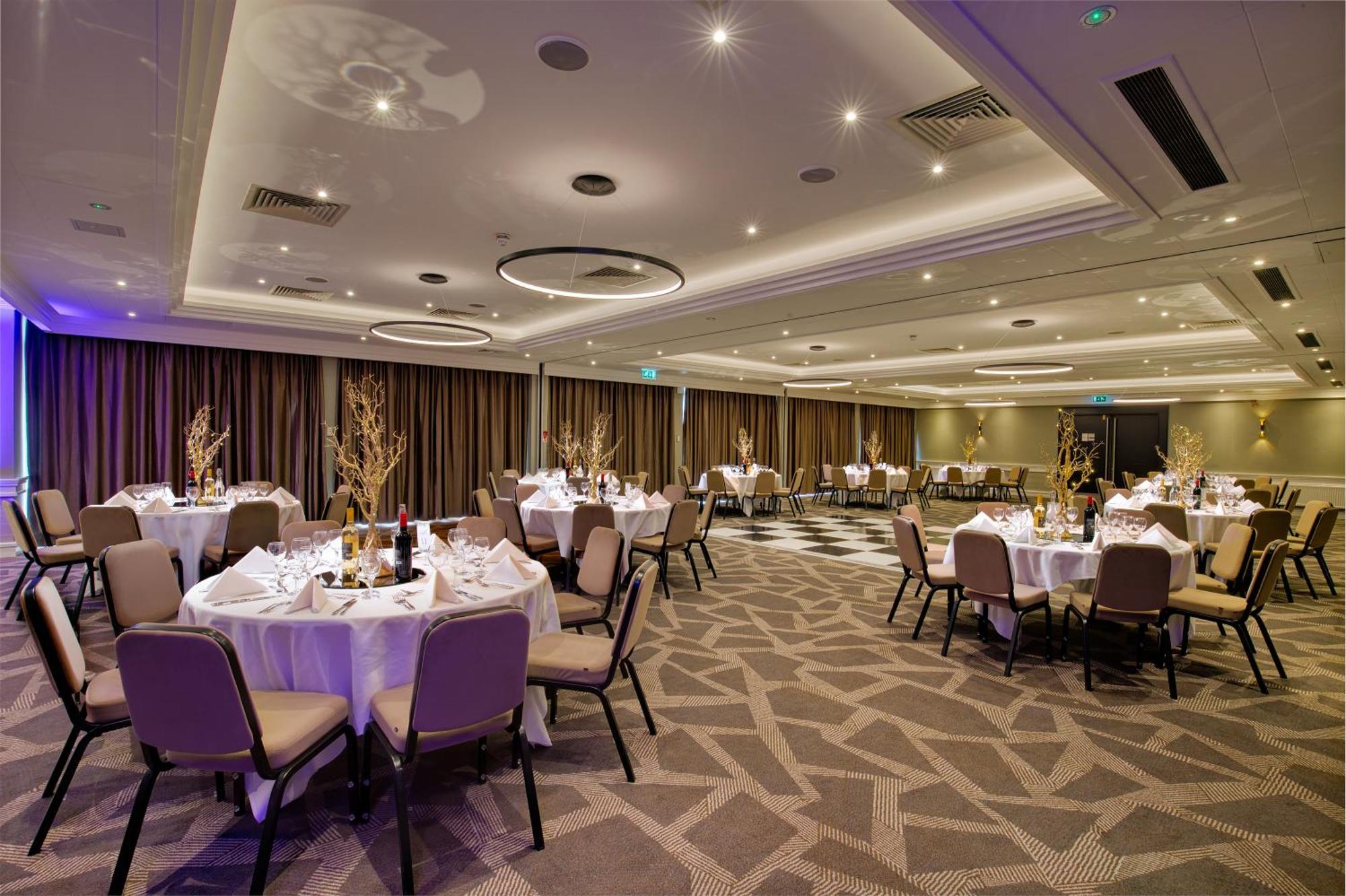 Готель Doubletree By Hilton London Ealing Екстер'єр фото