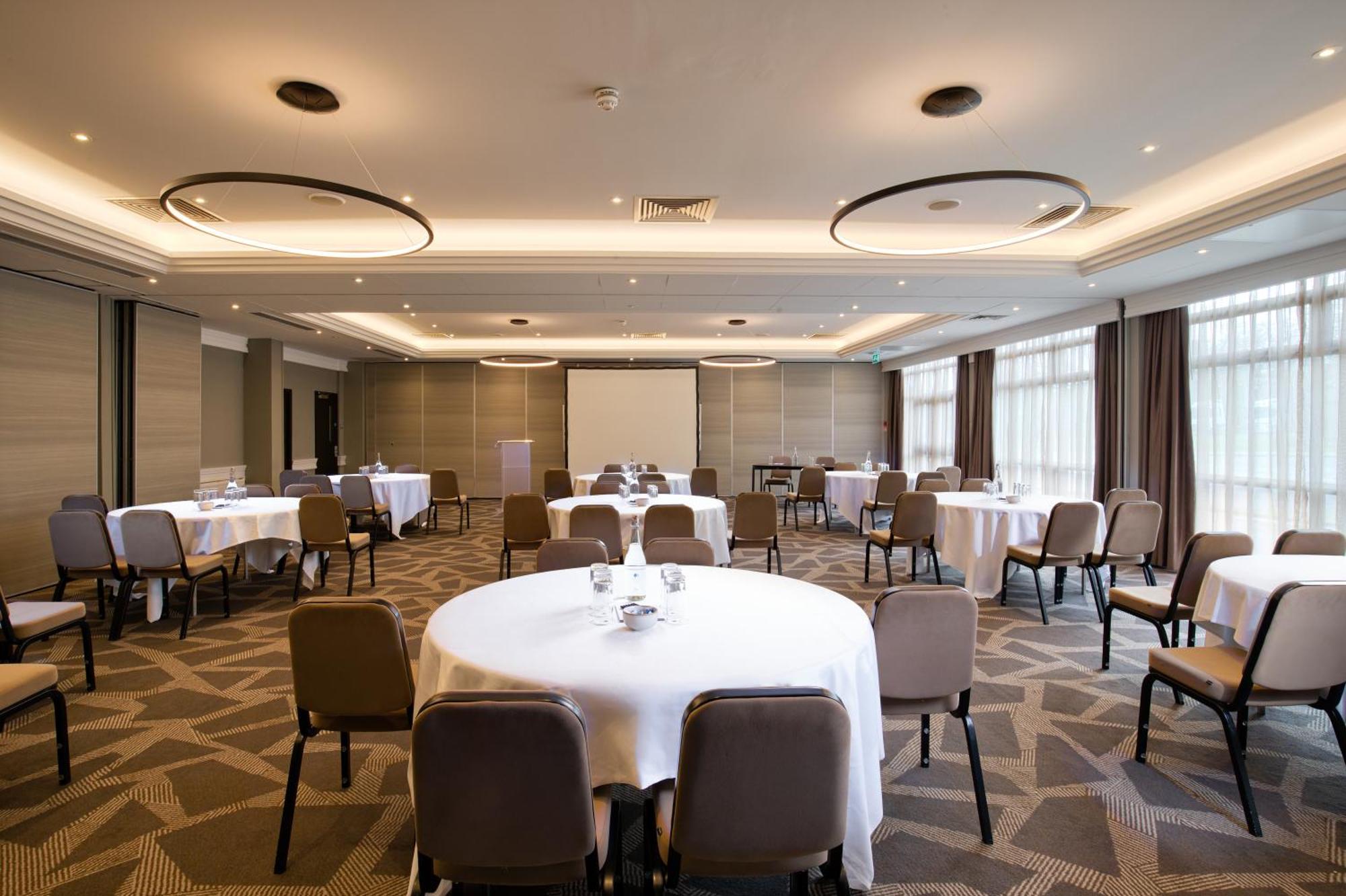 Готель Doubletree By Hilton London Ealing Екстер'єр фото