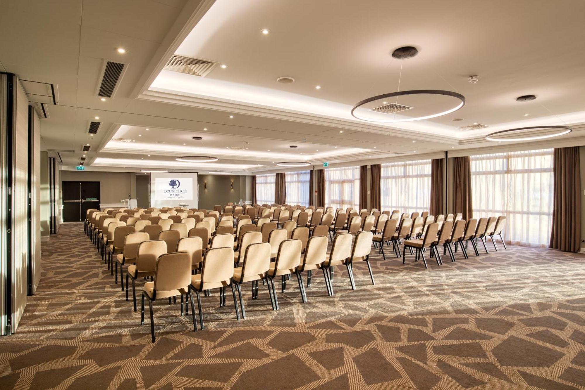 Готель Doubletree By Hilton London Ealing Екстер'єр фото