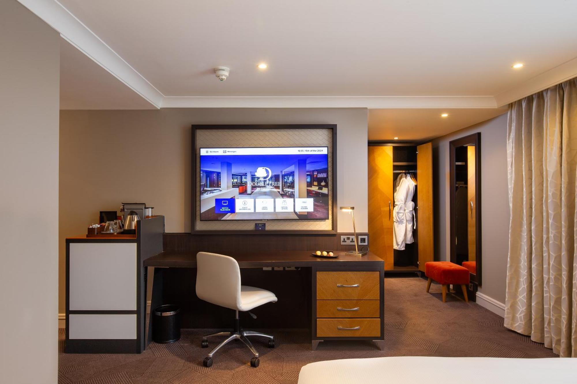 Готель Doubletree By Hilton London Ealing Екстер'єр фото