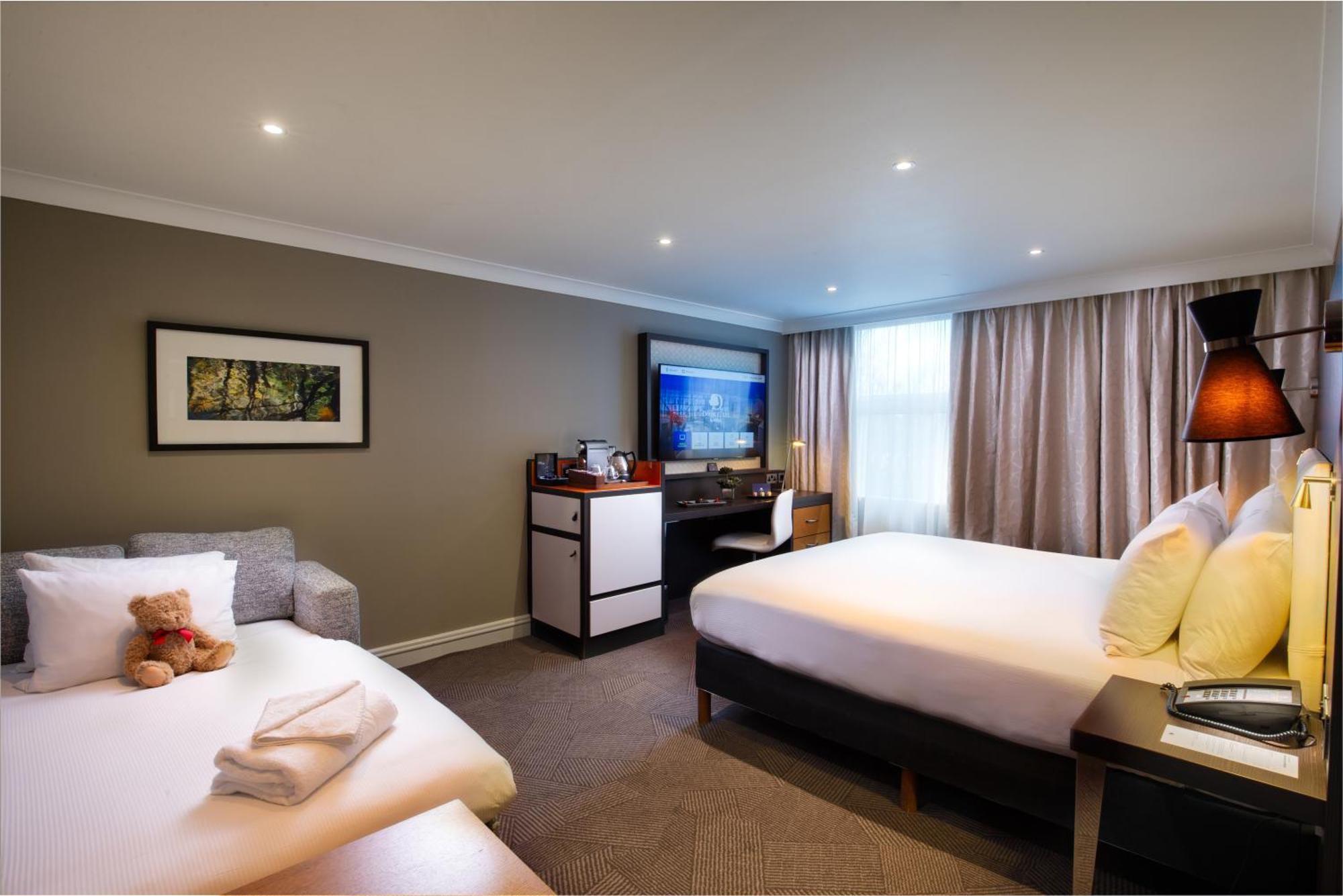 Готель Doubletree By Hilton London Ealing Екстер'єр фото