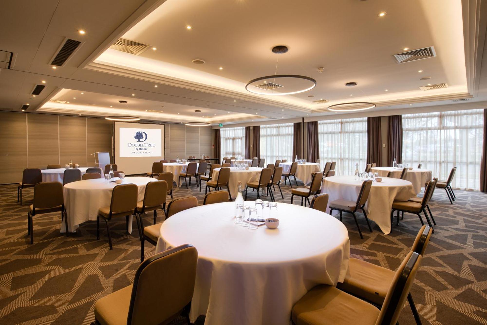 Готель Doubletree By Hilton London Ealing Екстер'єр фото