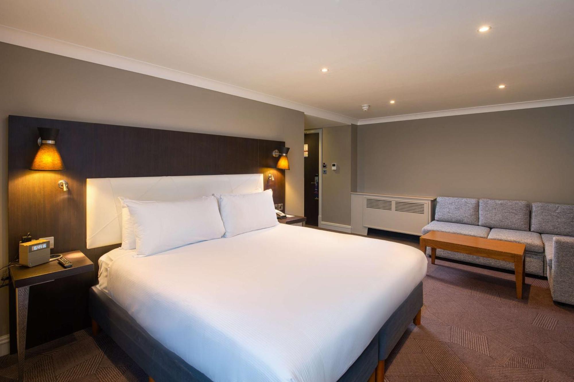 Готель Doubletree By Hilton London Ealing Екстер'єр фото