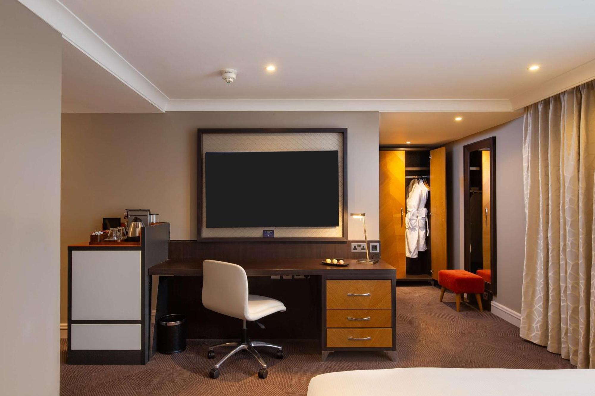 Готель Doubletree By Hilton London Ealing Екстер'єр фото