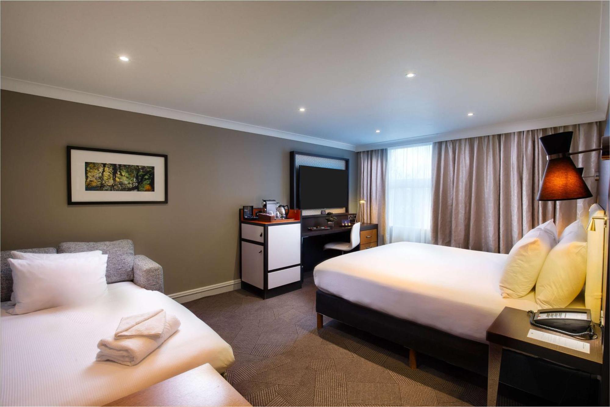 Готель Doubletree By Hilton London Ealing Екстер'єр фото