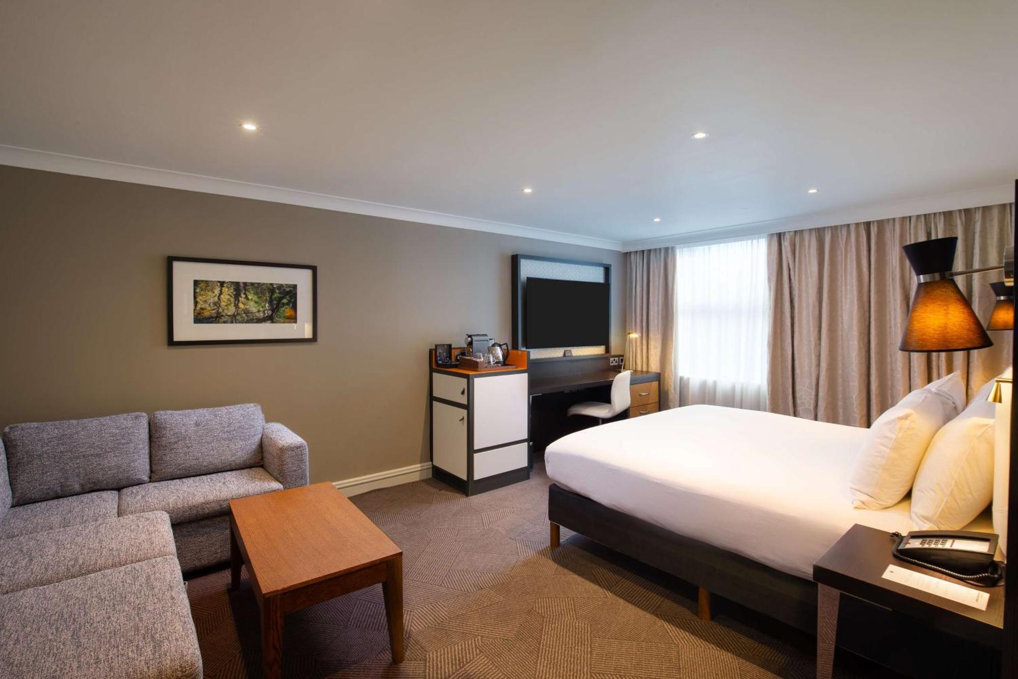 Готель Doubletree By Hilton London Ealing Екстер'єр фото